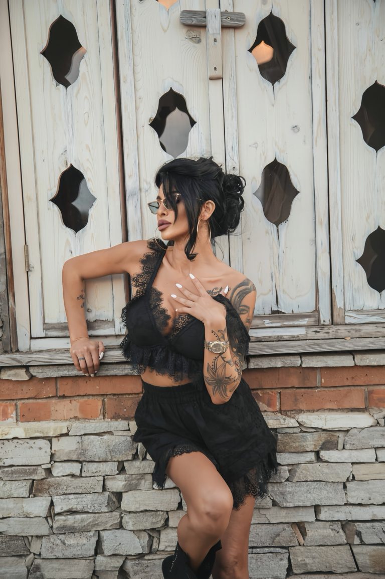 Черен Топ с Дантела