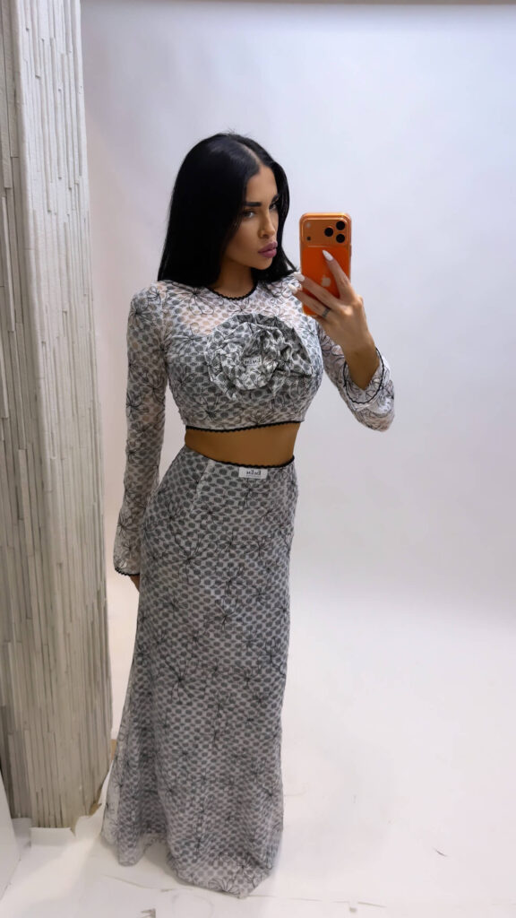 Monochrome Rose Set